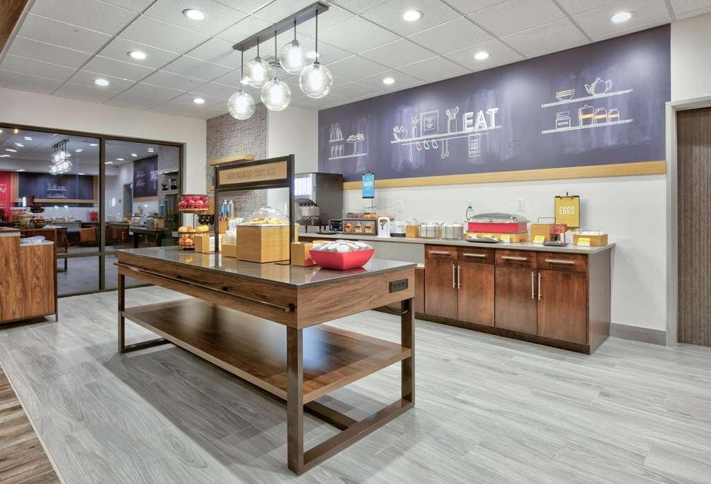 Hampton Inn & Suites 달하트 레스토랑 사진
