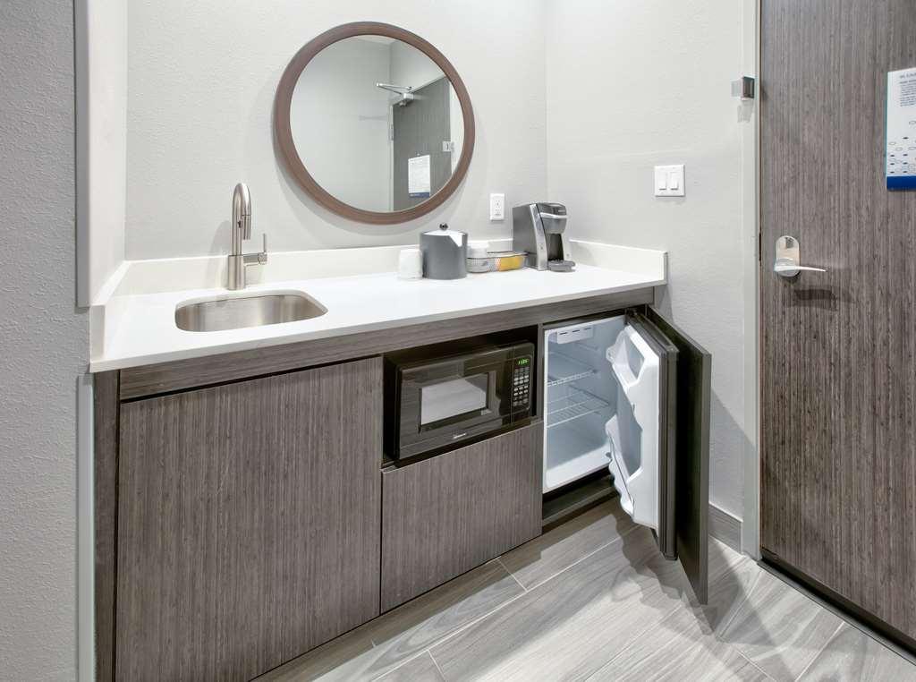 Hampton Inn & Suites 달하트 객실 사진