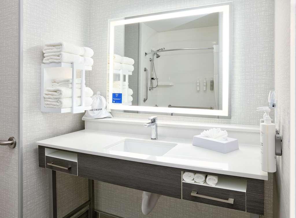 Hampton Inn & Suites 달하트 객실 사진