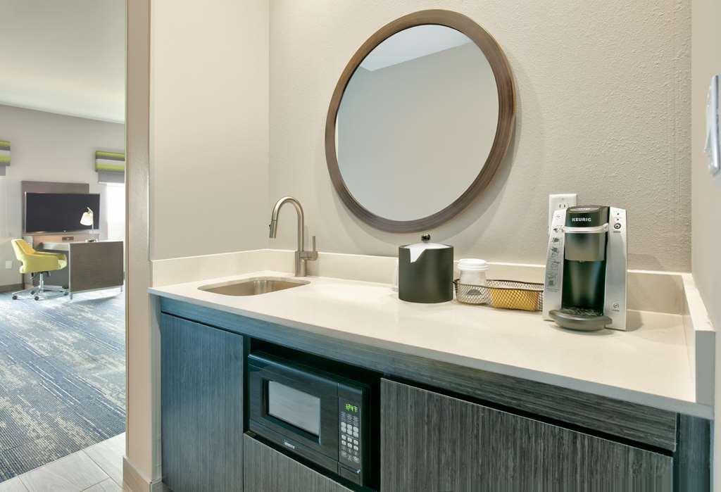 Hampton Inn & Suites 달하트 객실 사진